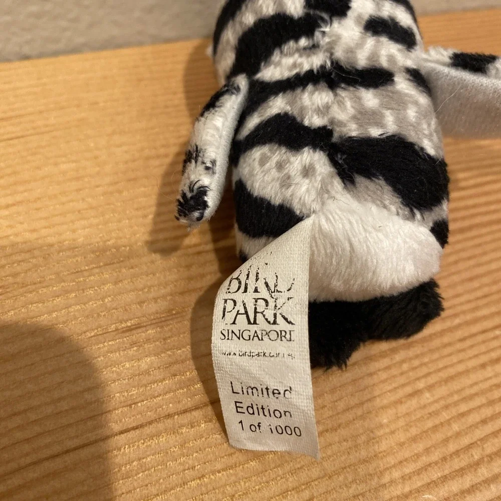 Jurong Bird Park Keychain‎ Penguin Owl Limited Edition